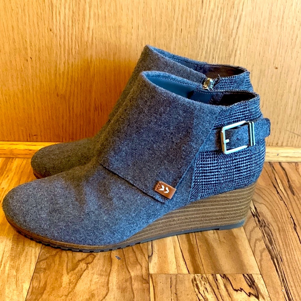 Dr. Scholl’s 8.5 Be Energized vegan gray wedge booties side zip foam insoles